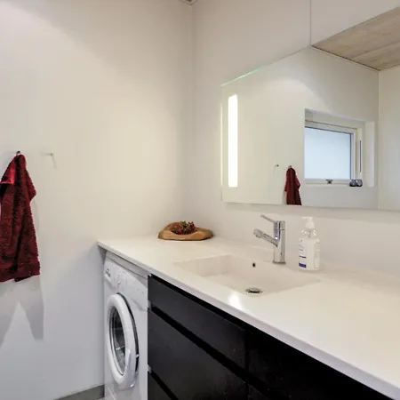 4 Bedroom Stunning In * Knebel